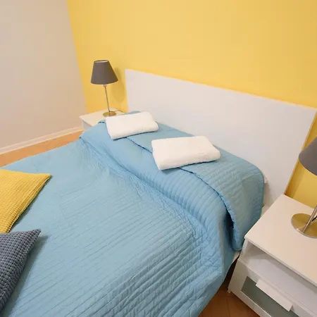 Elegant Old Town Apartment *