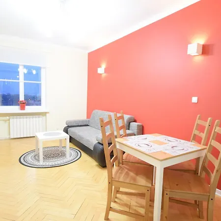 Elegant Old Town Apartment *
